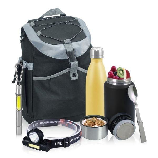 סט הכולל: 
בקבוק נירוסטה תרמי 500ML +
פנס ראש מקצועי FORCELIGHT נטען USB +
מיכל מזון תרמי עם כפית מתקפלת 600ML +
פנס FORCELIGHT מעוצב בשילוב פותחן ומגנט +
תיק גב צידנית 22 ליטר. 